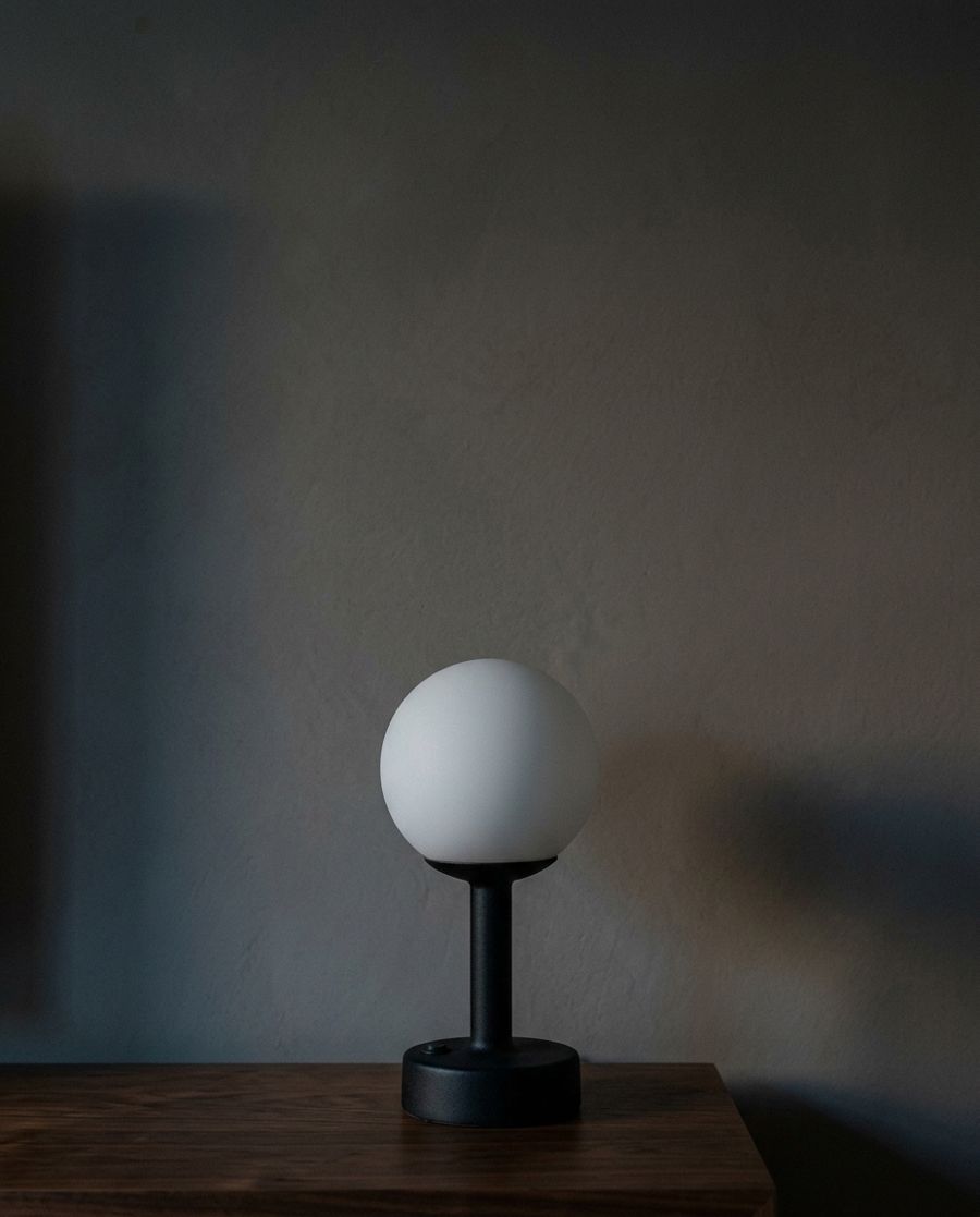 Tour 0 : la scène du soir. Défaut : la lampe est éteinte